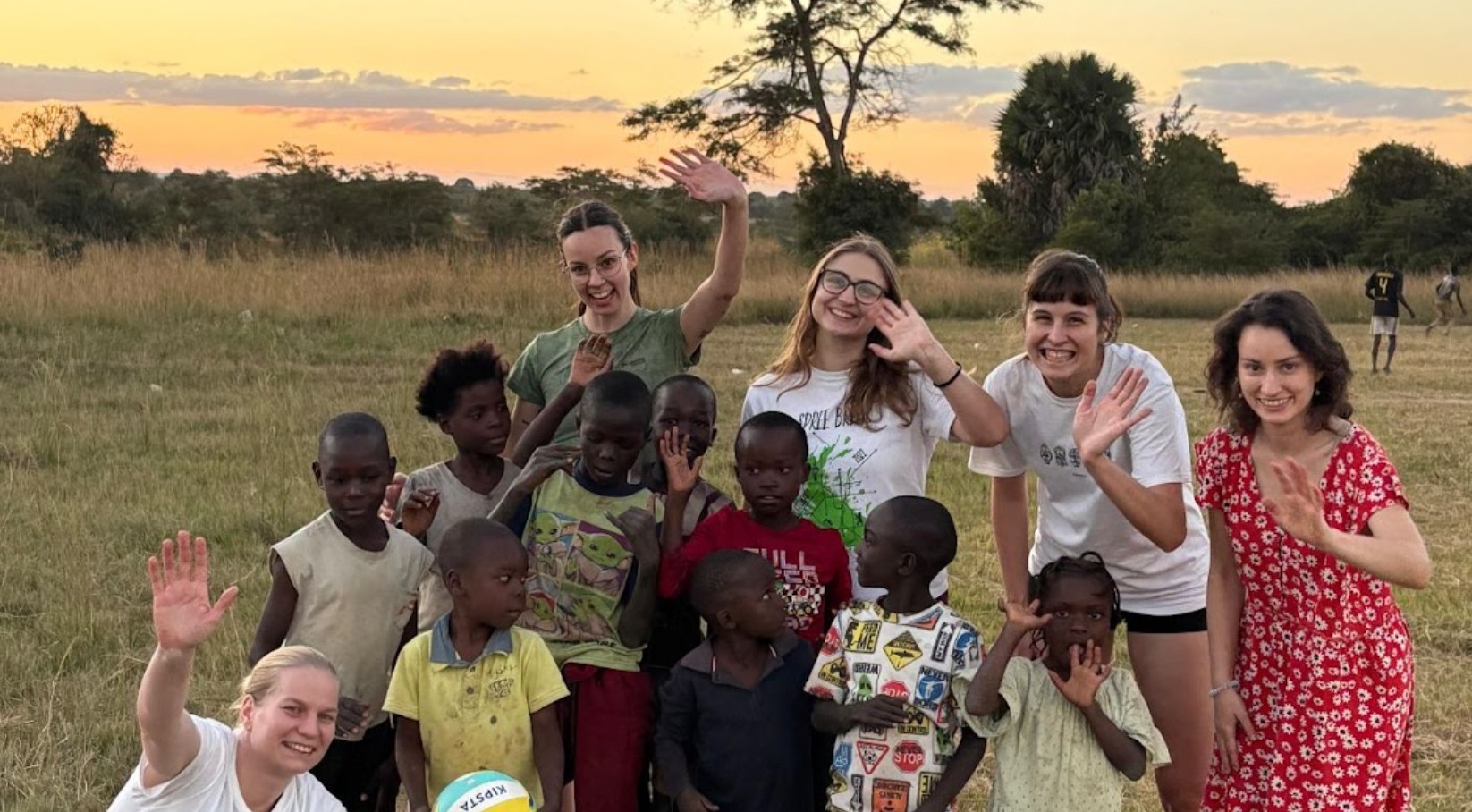 UTRIP AFRIKE SKOZI STETOSKOP_slike knjiga anamarija zalozba slike